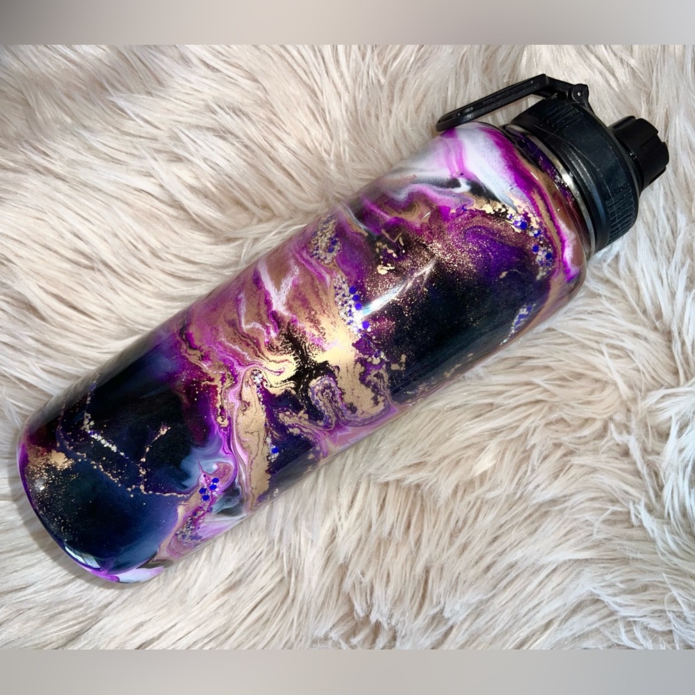 New in Box 40 oz custom hand made stainless steel tumbler with two lids Stunning